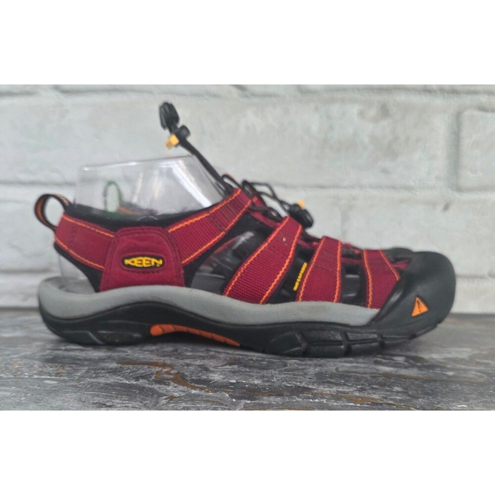 KEEN Newport H2 Closed Toe Waterproof Hiking Sandals Beet Red Women's 9.5